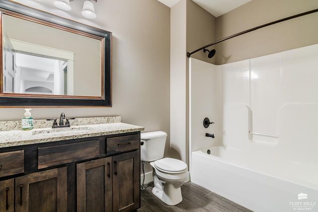 416 Firethorn Ct, Manhattan, KS 66503