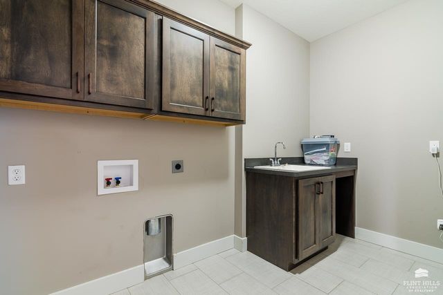 416 Firethorn Ct, Manhattan, KS 66503