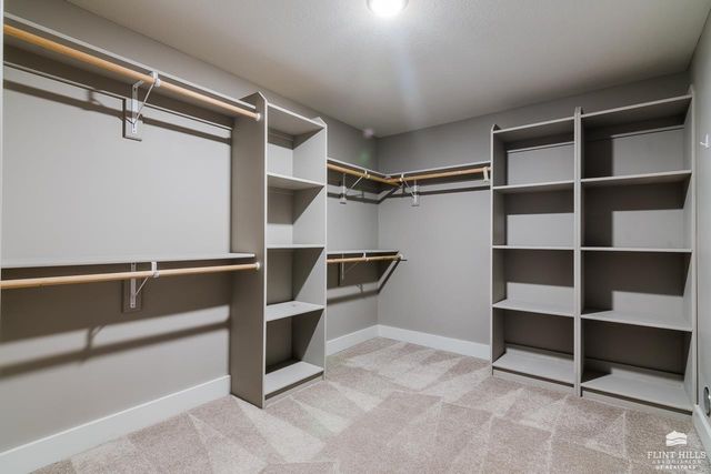 416 Firethorn Ct, Manhattan, KS 66503