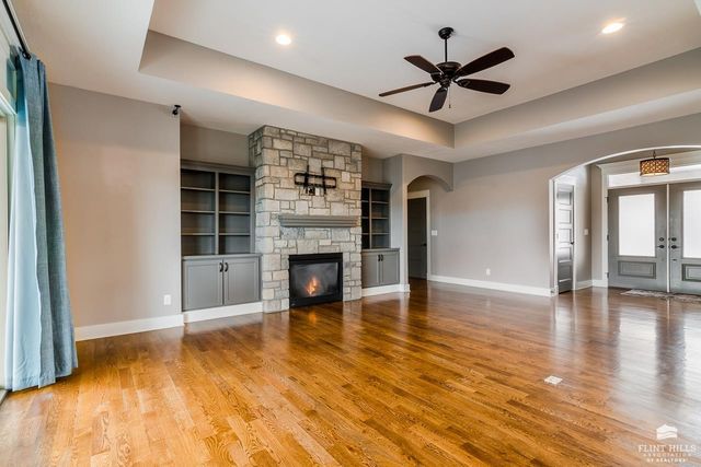 416 Firethorn Ct, Manhattan, KS 66503