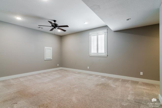 416 Firethorn Ct, Manhattan, KS 66503