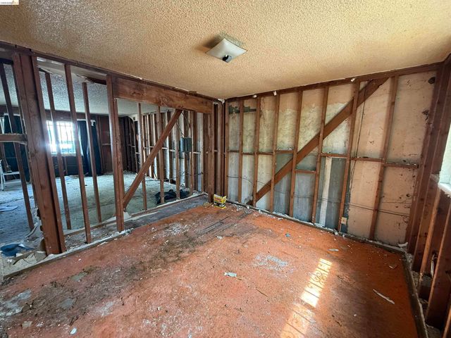 2963 62nd, Oakland, CA 94605