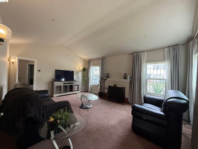 2963 62nd, Oakland, CA 94605