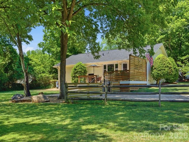 1534 Edgewater Drive, Charlotte, NC 28210