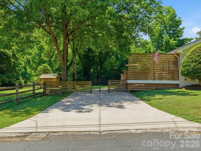 1534 Edgewater Drive, Charlotte, NC 28210