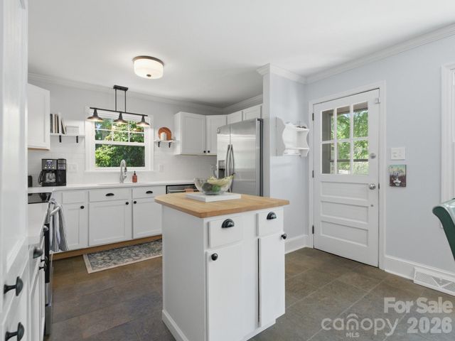 1534 Edgewater Drive, Charlotte, NC 28210