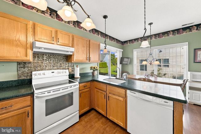 29 LANTERN LN, Columbus, NJ 08022