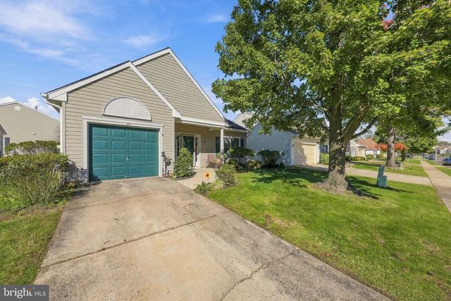 29 LANTERN LN, Columbus, NJ 08022