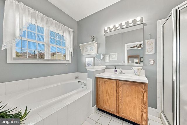 29 LANTERN LN, Columbus, NJ 08022