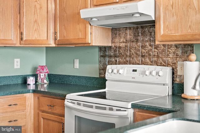 29 LANTERN LN, Columbus, NJ 08022