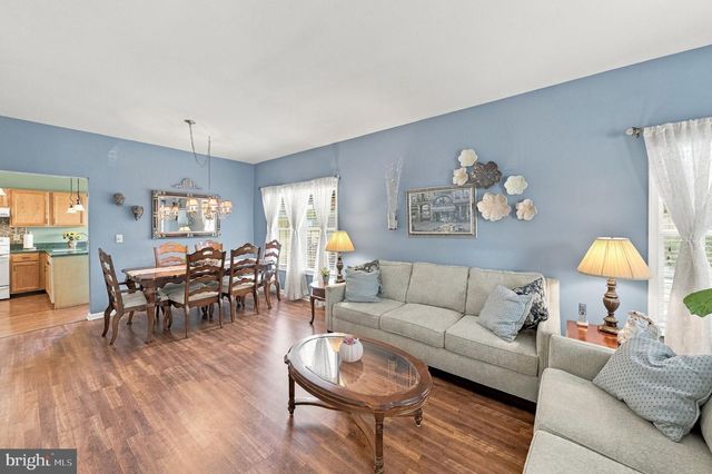 29 LANTERN LN, Columbus, NJ 08022