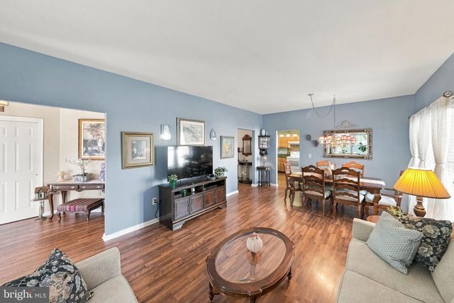 29 LANTERN LN, Columbus, NJ 08022