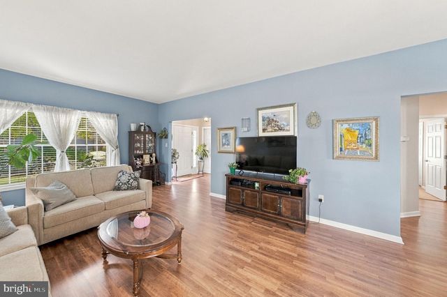 29 LANTERN LN, Columbus, NJ 08022