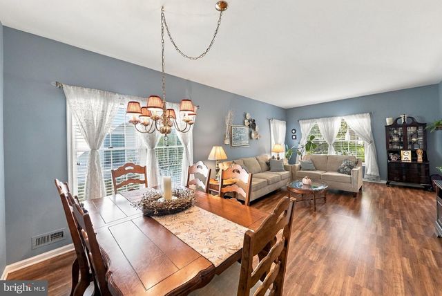 29 LANTERN LN, Columbus, NJ 08022