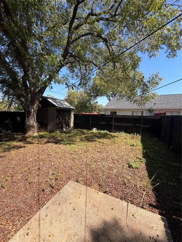 201 S Kenney Street A, Kennedale, TX 76060