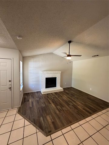 201 S Kenney Street A, Kennedale, TX 76060