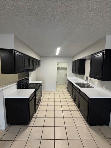 201 S Kenney Street A, Kennedale, TX 76060