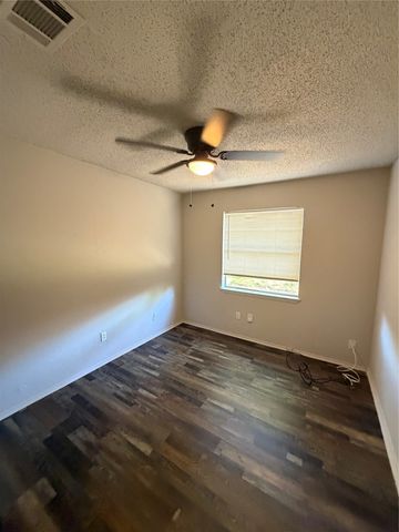 201 S Kenney Street A, Kennedale, TX 76060