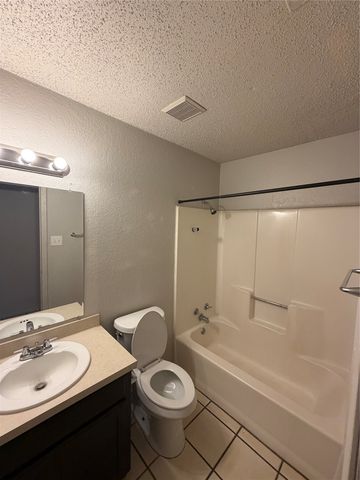 201 S Kenney Street A, Kennedale, TX 76060