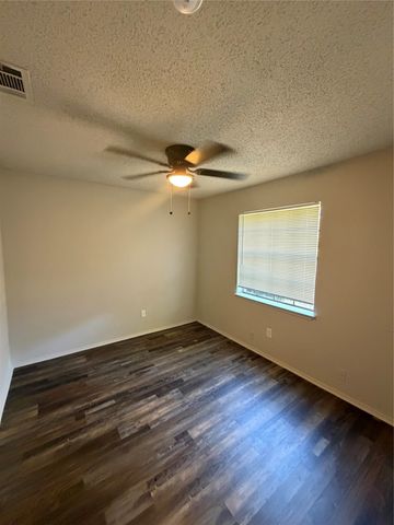 201 S Kenney Street A, Kennedale, TX 76060