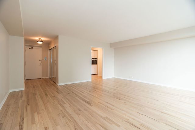 3600 N Lake Shore Drive 523, Chicago, IL 60613