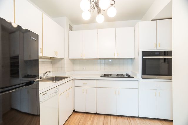 3600 N Lake Shore Drive 523, Chicago, IL 60613