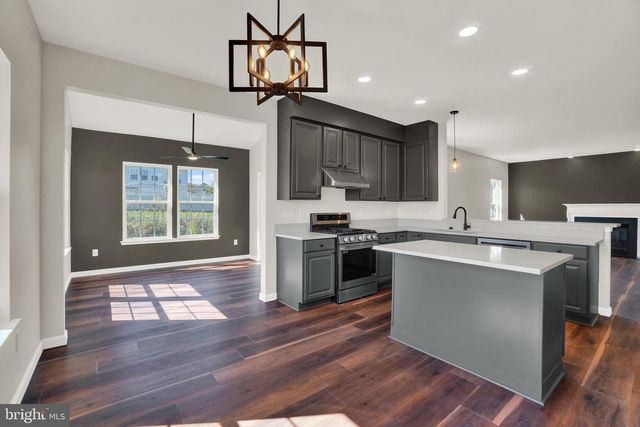 3232 N KING RICHARDS CT N, York, PA 17408