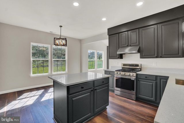3232 N KING RICHARDS CT N, York, PA 17408