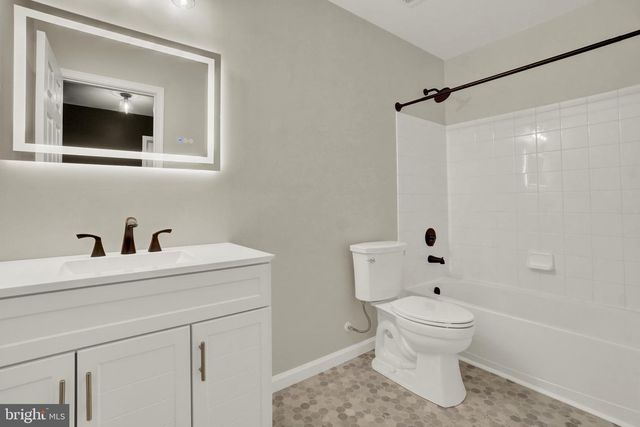 3232 N KING RICHARDS CT N, York, PA 17408