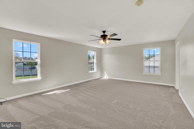 3232 N KING RICHARDS CT N, York, PA 17408