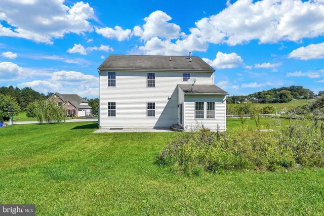 3232 N KING RICHARDS CT N, York, PA 17408