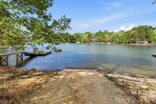 21221 Lake Run Drive, Charlotte, NC 28278