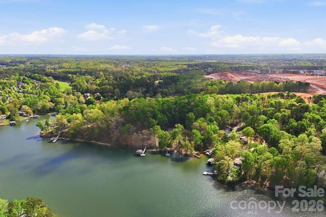 21221 Lake Run Drive, Charlotte, NC 28278