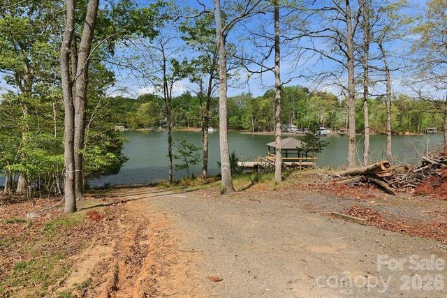 21221 Lake Run Drive, Charlotte, NC 28278