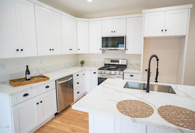 1135 W 2nd Street, Oxnard, CA 93030