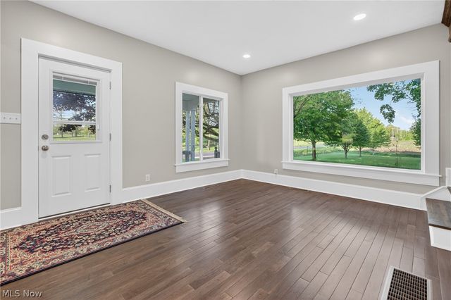 9865 Tallmadge Road, Diamond, OH 44412