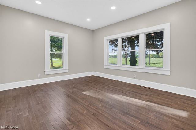 9865 Tallmadge Road, Diamond, OH 44412