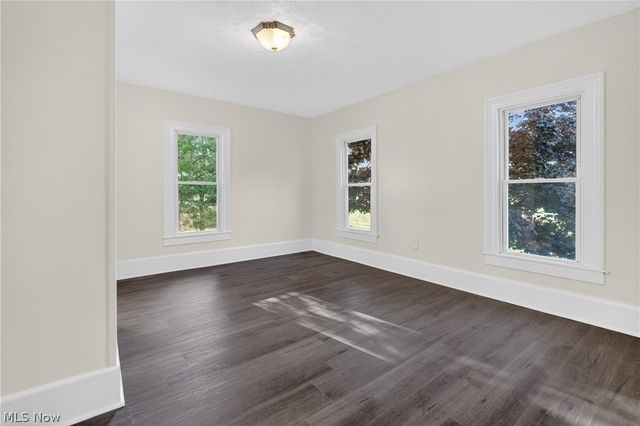 9865 Tallmadge Road, Diamond, OH 44412