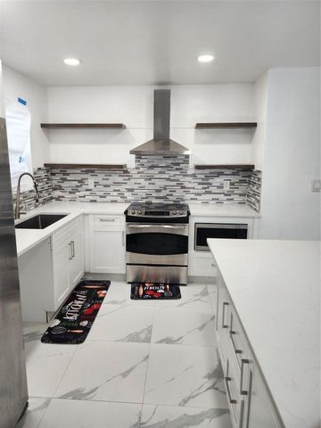 2909 NW 13th Street, Fort Lauderdale, FL 33311