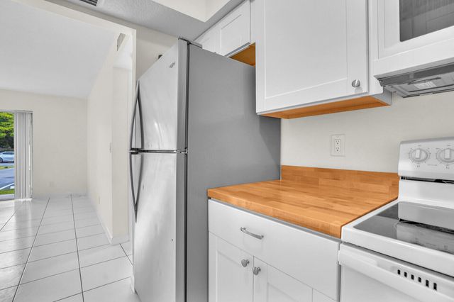 1854 Abbey Road 101, West Palm Beach, FL 33415