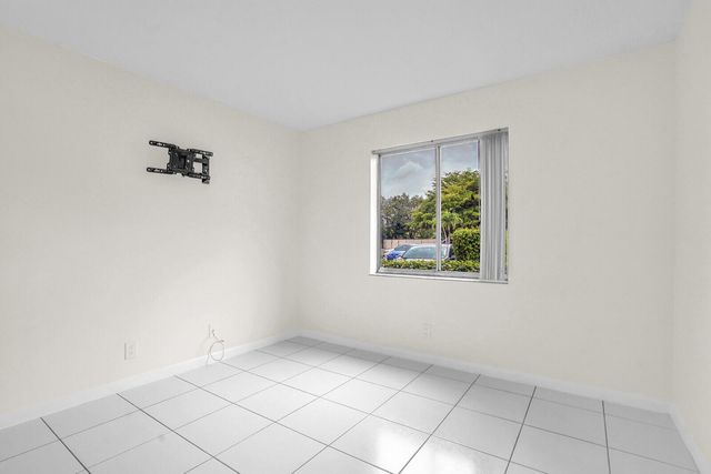 1854 Abbey Road 101, West Palm Beach, FL 33415