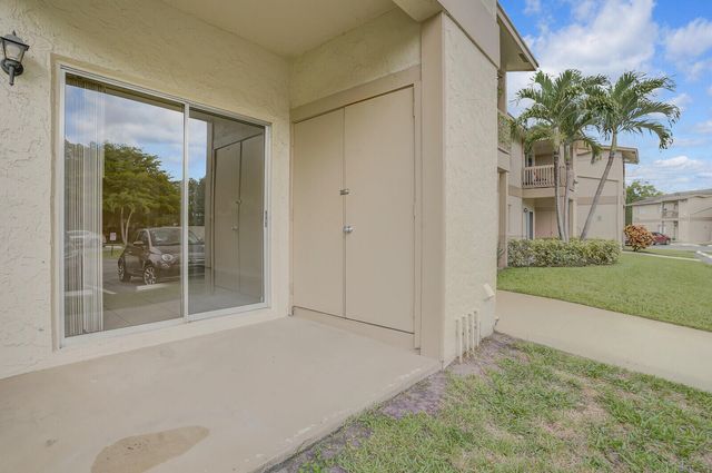 1854 Abbey Road 101, West Palm Beach, FL 33415