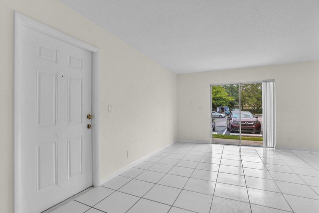 1854 Abbey Road 101, West Palm Beach, FL 33415