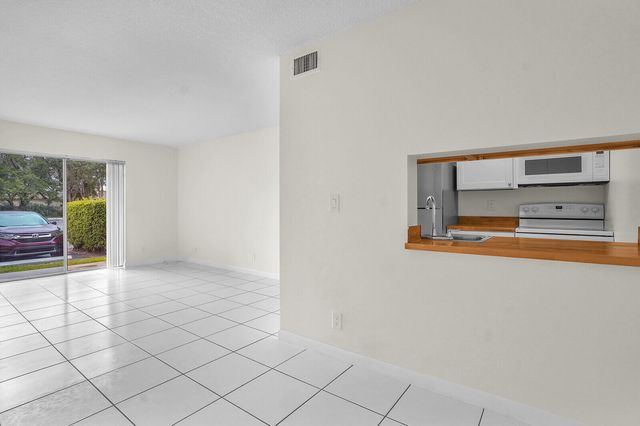 1854 Abbey Road 101, West Palm Beach, FL 33415
