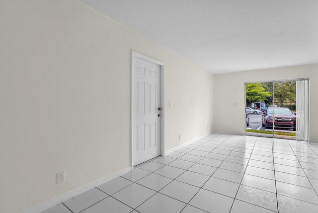 1854 Abbey Road 101, West Palm Beach, FL 33415