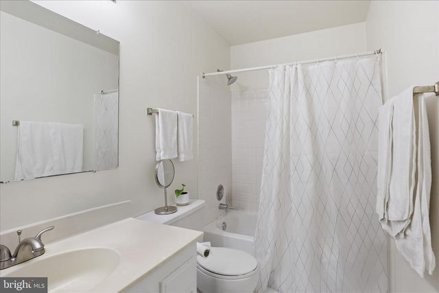 7316 ARDGLASS DR, Lorton, VA 22079