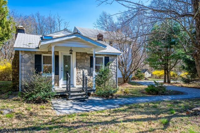 16 Skytop Rd, Lebanon Twp., NJ 07865