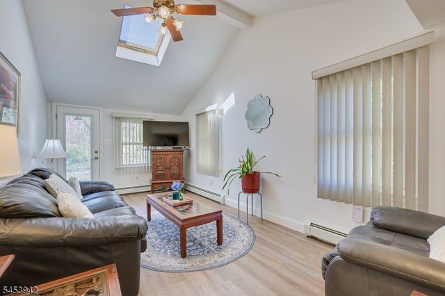 16 Skytop Rd, Lebanon Twp., NJ 07865