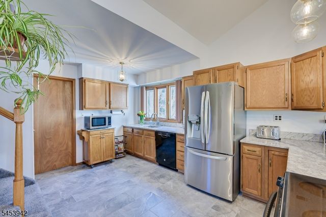 16 Skytop Rd, Lebanon Twp., NJ 07865