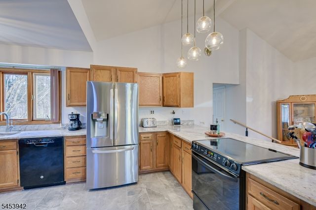 16 Skytop Rd, Lebanon Twp., NJ 07865